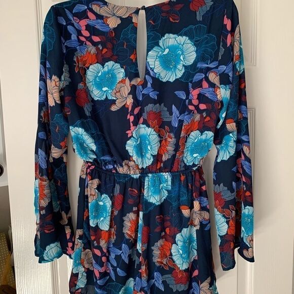 As U Wish Bell Slit Sleeve Long sleeve Romper - Picture 4 of 9